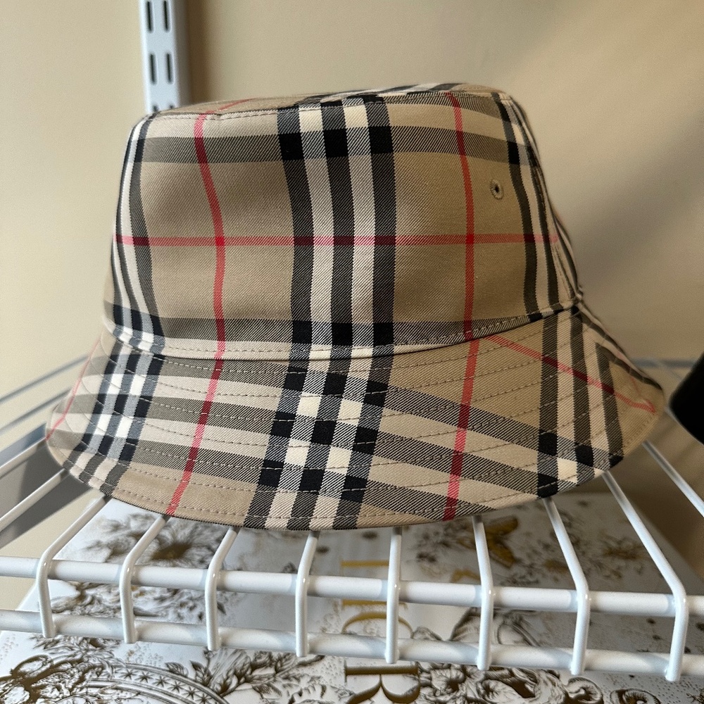 Burberry bucket hat